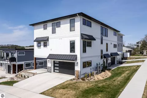 49 Howard Ave #1, Grand Haven, MI 49417