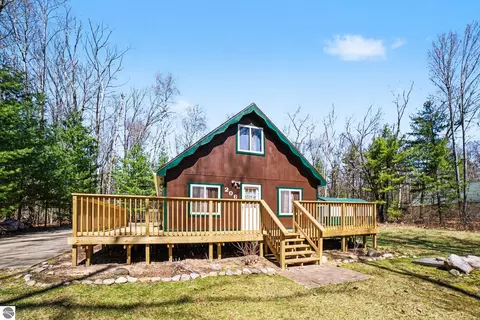 206 Silverhill Dr, Houghton Lake, MI 48629