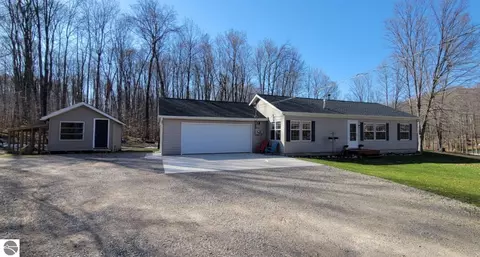 4896 Oslund Rd, Mancelona, MI 49659