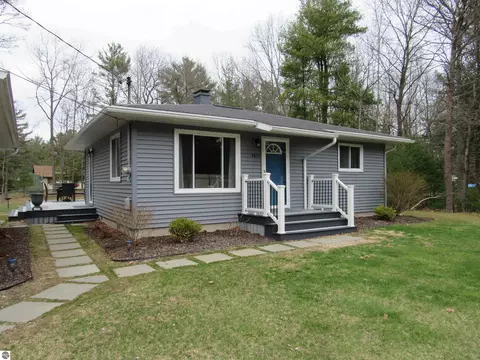 4817 Interlake Dr, Oscoda, MI 48750