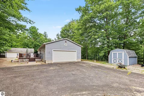 304 Christina Ln, Traverse City, MI 49696