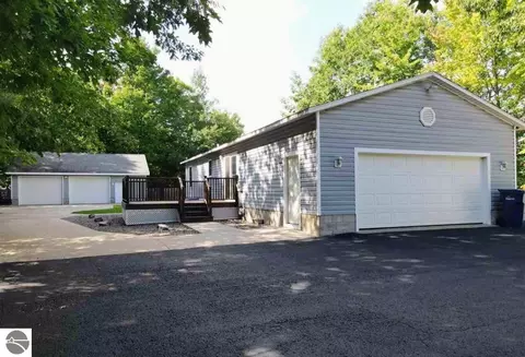 304 Christina Ln, Traverse City, MI 49696