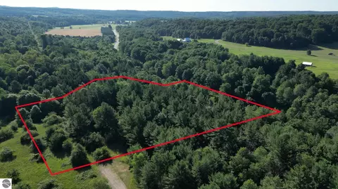 15 S Westview Dr, Empire, MI 49630