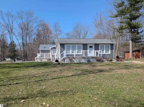 Exterior - 4275 E Michigan Ave, Au Gres, MI 48703 photo 2 of 23