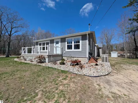 Exterior - 4275 E Michigan Ave, Au Gres, MI 48703 photo 4 of 23