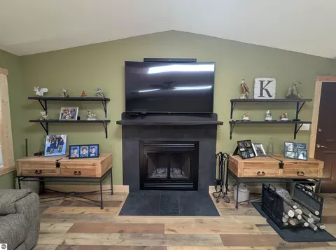 Living - 4275 E Michigan Ave, Au Gres, MI 48703 photo 3 of 4