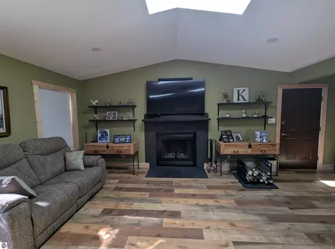 Living - 4275 E Michigan Ave, Au Gres, MI 48703 photo 2 of 4