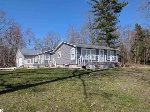 Exterior - 4275 E Michigan Ave, Au Gres, MI 48703 photo 3 of 23