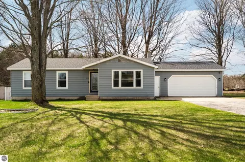 115 Purdy Dr, Buckley, MI 49620