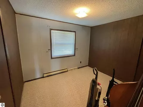 Bedroom - 3557 Coveview Dr, Lupton, MI 48635 photo 2 of 3