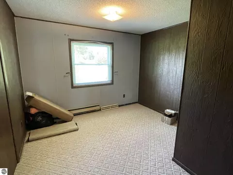 Bedroom - 3557 Coveview Dr, Lupton, MI 48635 photo 2 of 3