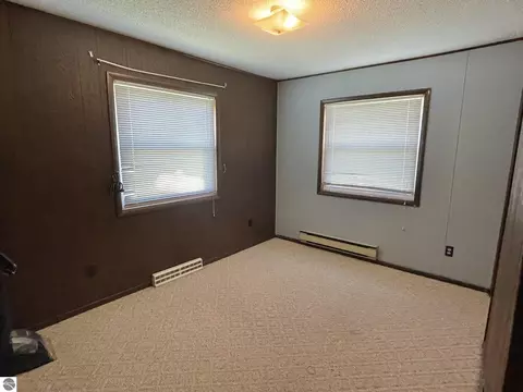 Bedroom - 3557 Coveview Dr, Lupton, MI 48635 photo 1 of 3