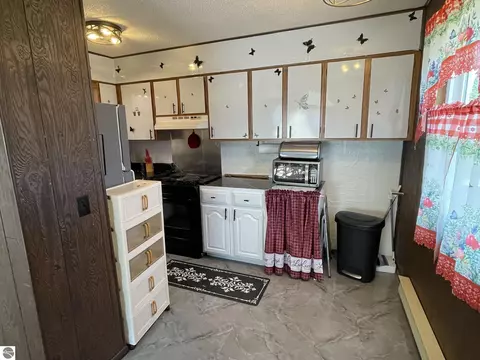Kitchen - 3557 Coveview Dr, Lupton, MI 48635 photo 1 of 3