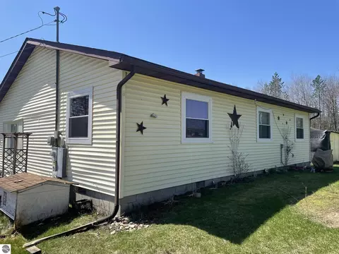 Exterior - 3557 Coveview Dr, Lupton, MI 48635 photo 1 of 2