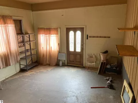 Living - 3557 Coveview Dr, Lupton, MI 48635 photo 1 of 1