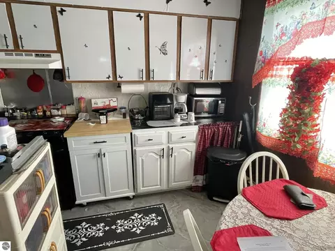 Kitchen - 3557 Coveview Dr, Lupton, MI 48635 photo 1 of 4