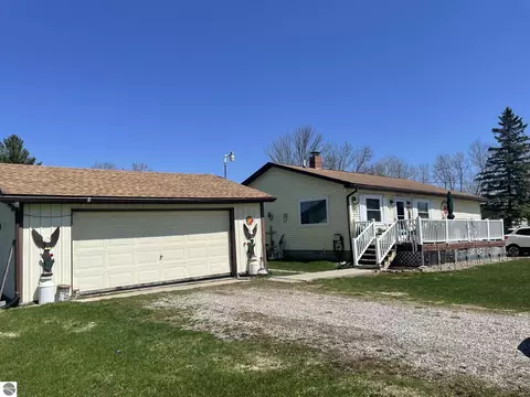 3557 Coveview Dr, Lupton, MI 48635