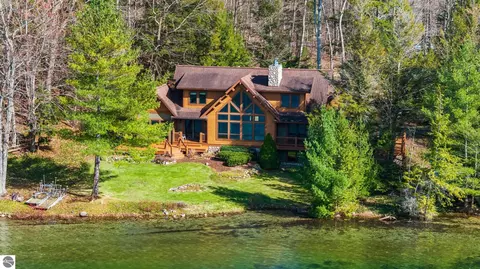 2962 Crescent Shores Dr, Traverse City, MI 49685