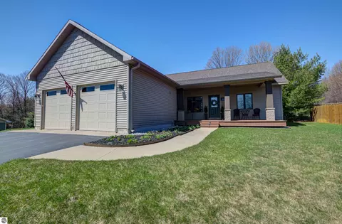 662 Becca Ln, Traverse City, MI 49685