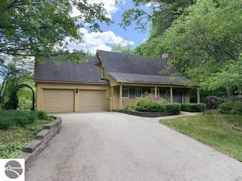 4722 Kingswood Ln, Oscoda, MI 48750