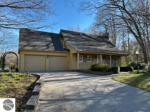 4722 Kingswood Ln, Oscoda, MI 48750