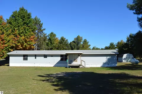 6017 NE Myers Rd, Kalkaska, MI 49646