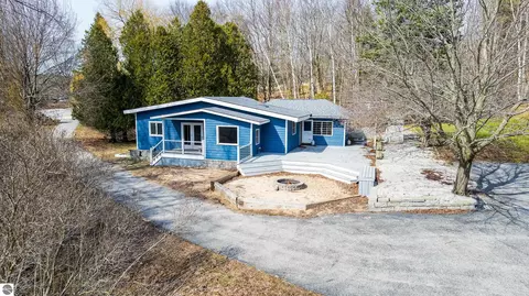 777 Pilgrim Hwy, Frankfort, MI 49635