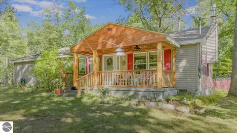 8200 Chain Lake Rd, South Branch, MI 48761