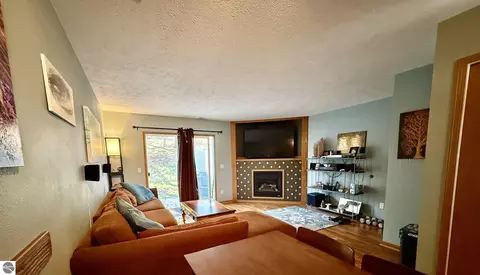 3817 Vale Dr, Traverse City, MI 49686