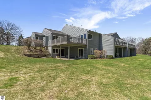 3750 Country Club Dr, Traverse City, MI 49684