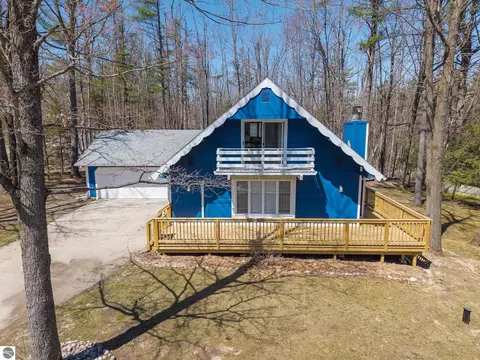 384 Scenic Trl, Gaylord, MI 49735
