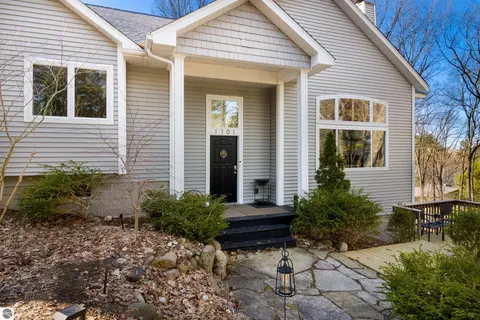 1101 Quaker Valley Dr, Traverse City, MI 49686
