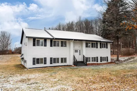 1627 Rasho Rd, Traverse City, MI 49696