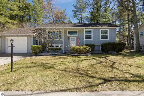 1914 Front St, Traverse City, MI 49686