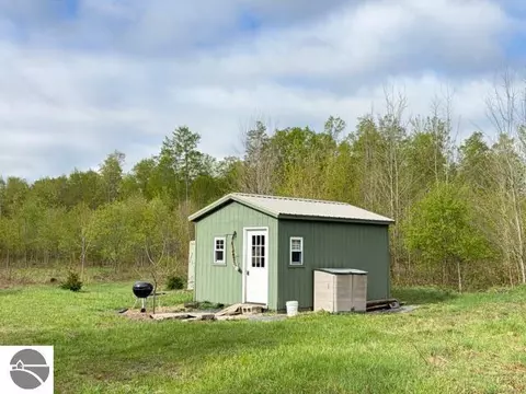 8204 NE Twin Lake Rd NE, Mancelona, MI 49659