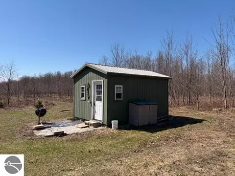8204 NE Twin Lake Rd NE, Mancelona, MI 49659