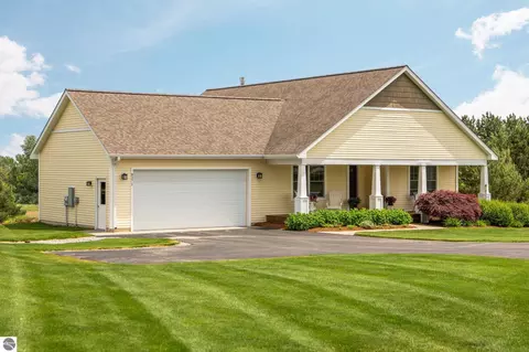 8371 E Boca Vista Trl, Traverse City, MI 49684