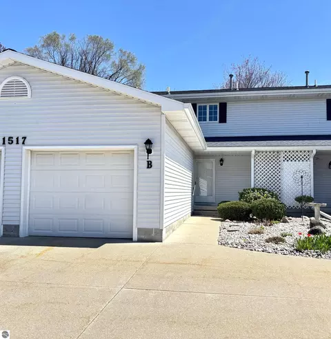 1517 E Gaylord St #B, Mount Pleasant, MI 48858