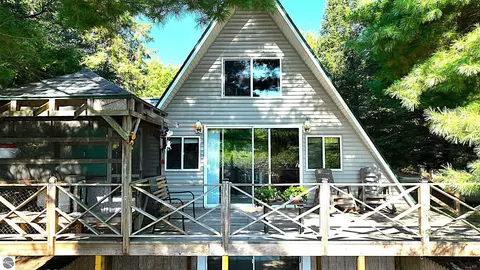 724 Lynn Dr, Roscommon, MI 48653