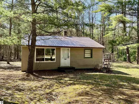 6191 N Pine River Rd, Luther, MI 49656