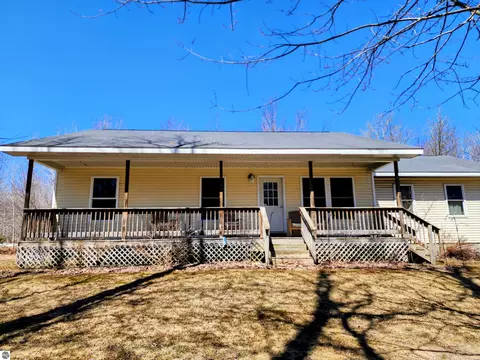 10097 Valley Park Dr, Mancelona, MI 49659