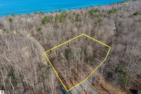 APT 12 Aspen Trail, Kewadin, MI 49648