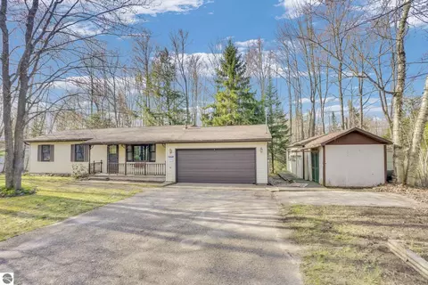 143 Arbutus Ave, Cadillac, MI 49601