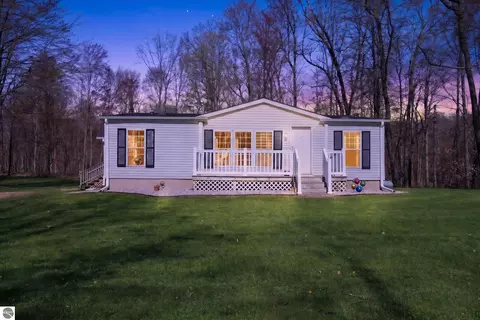 4537 N Caris Rd, Edmore, MI 48829
