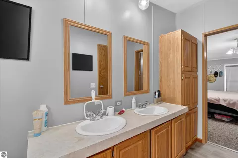 Bath - 4537 N Caris Rd, Edmore, MI 48829 photo 1 of 4