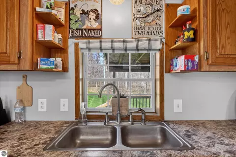 Kitchen - 4537 N Caris Rd, Edmore, MI 48829 photo 4 of 4