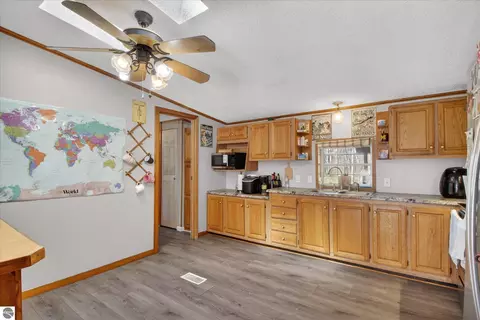 Kitchen - 4537 N Caris Rd, Edmore, MI 48829 photo 3 of 4