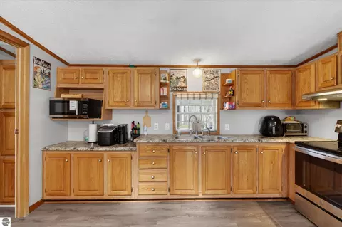 Kitchen - 4537 N Caris Rd, Edmore, MI 48829 photo 2 of 4