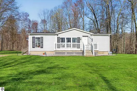 Exterior - 4537 N Caris Rd, Edmore, MI 48829 photo 3 of 17