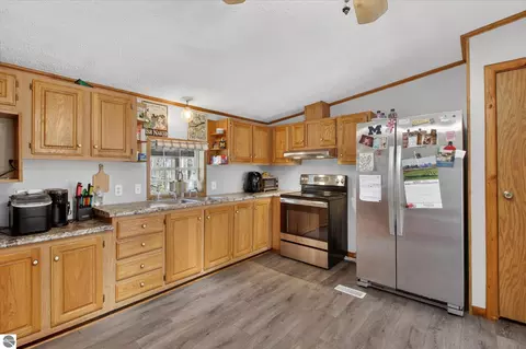 Kitchen - 4537 N Caris Rd, Edmore, MI 48829 photo 1 of 4